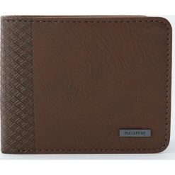 Brązowy portfel z wypukłym wzorem. Pomarańczowe portfele męskie Pull&Bear, bez wzorów. Za 24,90 zł.