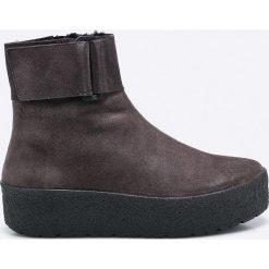 Vagabond - Botki. Czarne botki damskie lity marki Vagabond, z materiału, z okrągłym noskiem. W wyprzedaży za 499,90 zł.