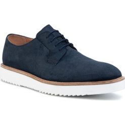 Półbuty CLARKS - Ernest Walk 261497117 Navy Suede. Niebieskie półbuty męskie Clarks, na co dzień, bez wzorów, ze skóry, klasyczne, bez zapięcia. Za 519,00 zł.