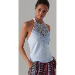 Top z koronkowym dekoltem halter - Niebieski. Niebieskie topy damskie Mohito, s, bez wzorów, z koronki, bez kołnierzyka. W wyprzedaży za 29,99 zł.