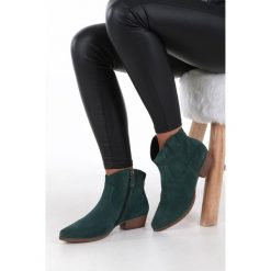Zielone botki kowbojki skórzane welur maciejka 04289-50/00-3. Zielone botki damskie Maciejka, ze skóry, wizytowe, ze szpiczastym noskiem, za kostkę, na niskim obcasie, bez zapięcia. W wyprzedaży za 248,99 zł.