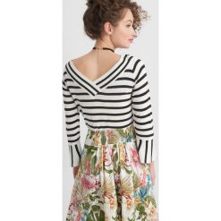 Swetry klasyczne damskie: Sweter w paski
