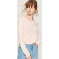 Sweter basic - Różowy. Różowe swetry damskie Sinsay, s, bez wzorów, bez rękawów, bez kaptura. Za 39,99 zł.