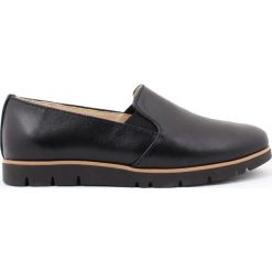 Półbuty - skóra naturalna - model 252 - kolor czarny lico. Czarne półbuty damskie Zapato, bez wzorów, ze skóry, bez obcasa, bez zapięcia. Za 299,00 zł.