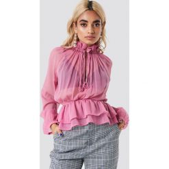 NA-KD Boho Top ze stójką - Pink. Różowe topy damskie marki NA-KD Boho, bez wzorów, z tkaniny, ze stójką. Za 80,95 zł.