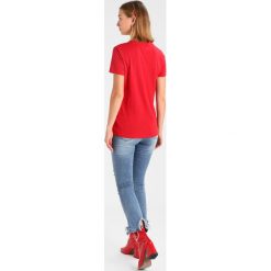 Bluzki, topy, tuniki: Tommy Jeans CLEAN LOGO TEE Tshirt z nadrukiem ski patrol