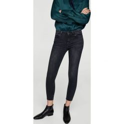 Mango - Jeansy Isa. Czarne jeansy damskie skinny marki Mango. W wyprzedaży za 99,90 zł.
