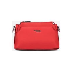 Trussardi Jeans Berry Medium Cross body bag Czerwony. Czerwone torebki klasyczne damskie Trussardi Jeans, w paski, z jeansu, bez dodatków. Za 521,95 zł.