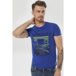 Ciemnoniebieska Koszulka Adrienore. Niebieskie koszulki męskie Born2be, xl, bez wzorów, bez kołnierzyka, bez rękawów. W wyprzedaży za 29,99 zł.