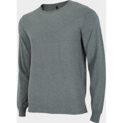 Sweter męski SWM600 - średni szary melanż - Outhorn. Szare swetry męskie Outhorn, m, bez wzorów, klasyczne, z klasycznym kołnierzykiem, bez kaptura. W wyprzedaży za 89,99 zł.