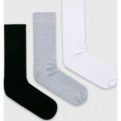 Medicine - Skarpety Basic (3-Pack). Szare skarpetki męskie MEDICINE, bez wzorów, z elastanu. W wyprzedaży za 19,90 zł.