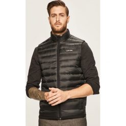 Calvin Klein - Bezrękawnik puchowy. Zielone płaszcze męskie Calvin Klein, s, bez wzorów, z poliesteru, krótkie, bez kaptura. Za 699,90 zł.