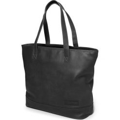 Skórzana torebka "Flask" w kolorze czarnym - 33 x 34 x 14 cm. Czarne torby na laptopa Eastpak, ze skóry. W wyprzedaży za 434,95 zł.