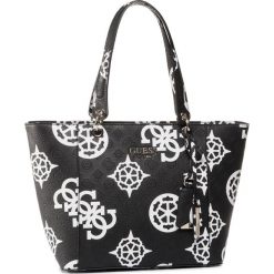 Torebka GUESS - Kamryn (AC) HWAC66 91230 BLACK MULTI. Czarne torebki klasyczne damskie Guess, z aplikacjami, ze skóry ekologicznej, klasyczne, bez dodatków. W wyprzedaży za 389,00 zł.