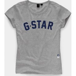 G-Star Raw - Top. Różowe bluzki damskie G-Star RAW, s, z nadrukiem, z bawełny, retro, z okrągłym kołnierzem, z krótkim rękawem. W wyprzedaży za 139,90 zł.