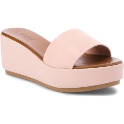 Chodaki damskie: Klapki INUOVO – 8695 Blush