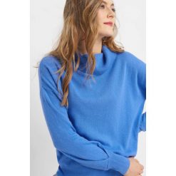 Sweter z kaszmirem i jedwabiem. Niebieskie golfy damskie marki Orsay, s, w jednolite wzory, z dzianiny. W wyprzedaży za 90,00 zł.