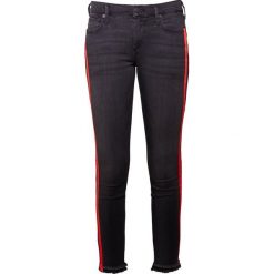 Jeansy damskie: True Religion HALLE RED STRIPE Jeans Skinny Fit black denim
