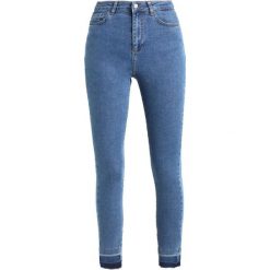 NAKD RAW HEM SLIT Jeans Skinny Fit mid blue. Niebieskie rurki damskie NA-KD. Za 189,00 zł.