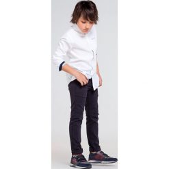 Mayoral - Spodnie dziecięce 128-172 cm. Niebieskie spodnie chłopięce Mayoral, bez wzorów, z elastanu. Za 153,90 zł.