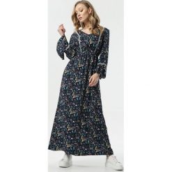 Granatowa Sukienka Knight. Niebieskie sukienki damskie Born2be, xl, bez wzorów, bez kołnierzyka, bez rękawów, maxi. W wyprzedaży za 64,99 zł.