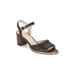 Sandały Clarks Ellis Clara. Czarne sandały damskie Clarks, bez wzorów, bez obcasa, bez zapięcia. Za 335,30 zł.