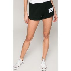 Calvin Klein Jeans - Szorty. Szare szorty jeansowe damskie Calvin Klein Jeans, casualowe. W wyprzedaży za 219,90 zł.