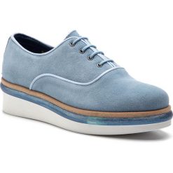 Oxfordy TOMMY HILFIGER - Easy Femmine Lace Up Shoe FW0FW03957 Blue Fog 437. Niebieskie półbuty damskie TOMMY HILFIGER, bez wzorów, ze skóry, bez obcasa, na płaskiej podeszwie, bez zapięcia. W wyprzedaży za 349,00 zł.