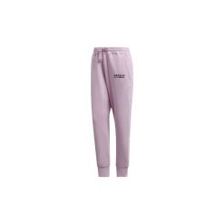Spodnie treningowe adidas Spodnie dresowe Kaval. Fioletowe spodnie dresowe męskie marki Adidas, s, z dresówki. Za 329,00 zł.