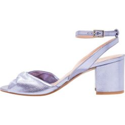 Whistles TULA SOFT TWISTED VAMP Sandały lilac. Fioletowe sandały damskie marki Whistles, ze skóry. W wyprzedaży za 719,20 zł.