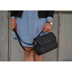 Filcowa grafitowa torebka DoughnutSmallSatchel. Szare torebki klasyczne damskie marki Pakamera, bez wzorów, na ramię, bez dodatków. Za 135,00 zł.