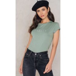 T-shirty damskie: NA-KD Trend T-shirt Darlin’ Glittery – Green