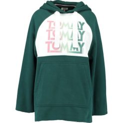 Bluzy damskie: Tommy Jeans OVERSIZED HOODIE Bluza z kapturem sea moss / bright white