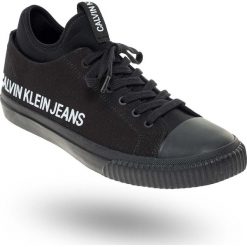 TRAMPKI ICARUS Calvin Klein Jeans. Czarne trampki męskie Calvin Klein Jeans, z nadrukiem, z jeansu, na sznurówki. Za 311,40 zł.