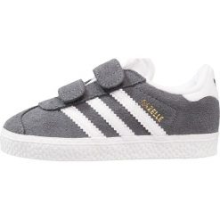 Adidas Originals GAZELLE Tenisówki i Trampki dgh solid grey/footwear white. Szare trampki chłopięce adidas Originals, z materiału. Za 229,00 zł.