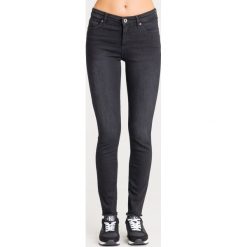 JEANSY SUPER SKINNY FIT Armani Exchange. Czarne jeansy damskie Armani Exchange, z aplikacjami, z elastanu. Za 287,40 zł.