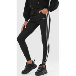 Czarne Spodnie Mhyrana. Czarne spodnie damskie Born2be, s, z dresówki. Za 69,99 zł.