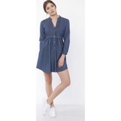 SUKIENKA KOSZULOWA, SUK164 jeans. Sukienki damskie Lanti, bez wzorów, z jeansu, ze stójką, bez rękawów, mini, koszulowe. Za 173,00 zł.