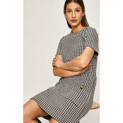 Answear - Sukienka. Sukienki damskie ANSWEAR, na co dzień, s, bez wzorów, z elastanu, casualowe, z okrągłym kołnierzem, z krótkim rękawem, krótkie, mini, proste. W wyprzedaży za 89,90 zł.