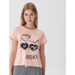 Piżamowa koszulka - Różowy. Różowe piżamy damskie House, s, bez wzorów, bez kołnierzyka, bez rękawów. W wyprzedaży za 15,99 zł.