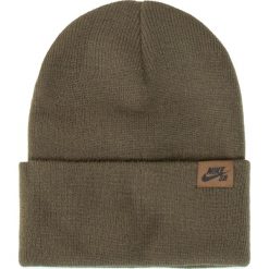 Czapka NIKE - CI4456 325 Zielony. Zielone czapki damskie Nike, na zimę, bez wzorów, z materiału. Za 99,00 zł.