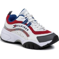Sneakersy TOMMY JEANS - Wmns Kendrick 7.0 EN0EN00680 Rwb 0K6. Białe półbuty damskie Tommy Jeans, z jeansu. W wyprzedaży za 339,00 zł.