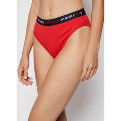 Figi Brazylijskie z wysokim stanem TOMMY HILFIGER UW0UW02207. Czerwone figi damskie TOMMY HILFIGER, xs, bez wzorów. W wyprzedaży za 79,00 zł.