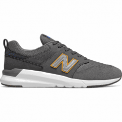 New Balance MS009OM1. Pomarańczowe buty sportowe męskie New Balance, z gumy, bez zapięcia. Za 299,99 zł.