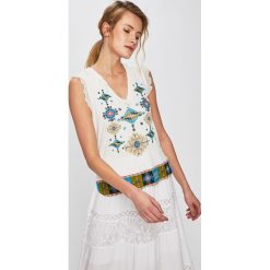 Desigual - Top. Białe topy damskie marki Desigual, s, z nadrukiem, z elastanu. Za 229,90 zł.