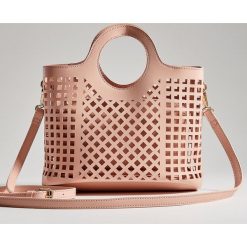 Ażurowa torebka shopper z kosmetyczką - Różowy. Różowe kosmetyczki damskie Mohito, bez wzorów. Za 99,99 zł.
