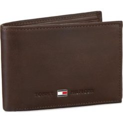 Duży Portfel Męski TOMMY HILFIGER - Johnson Mini CC Flap AM0AM00662 041. Brązowe portfele męskie marki TOMMY HILFIGER, z nubiku. Za 249,00 zł.