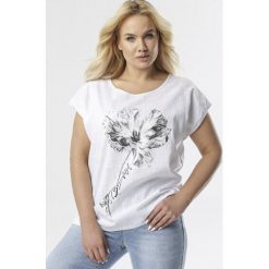 Biała Bluzka Shelyn. Białe koszule damskie Born2be, xl, bez wzorów, bez kołnierzyka, bez rękawów. W wyprzedaży za 59,99 zł.