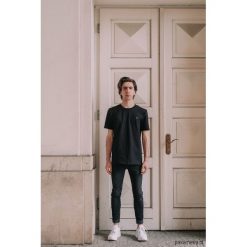 Czarny T-shirt U. Czarne t-shirty męskie Pakamera, m, bez wzorów, bez kołnierzyka. Za 99,00 zł.