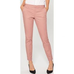 Chinosy damskie: Bawełniane spodnie chino fit – Różowy